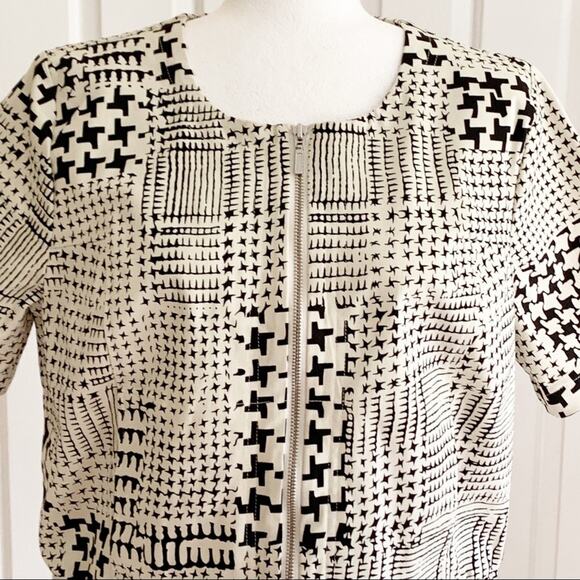 CAbi Jacket Black Cream Houndstooth Short Sleeve Zip Front Medium NWOT - Picture 3 of 13